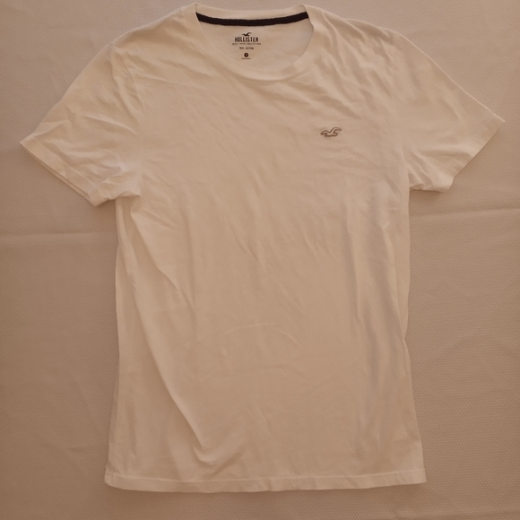2 for $10 Hollister Mens Tshirt Bundle - Picture 5 of 7